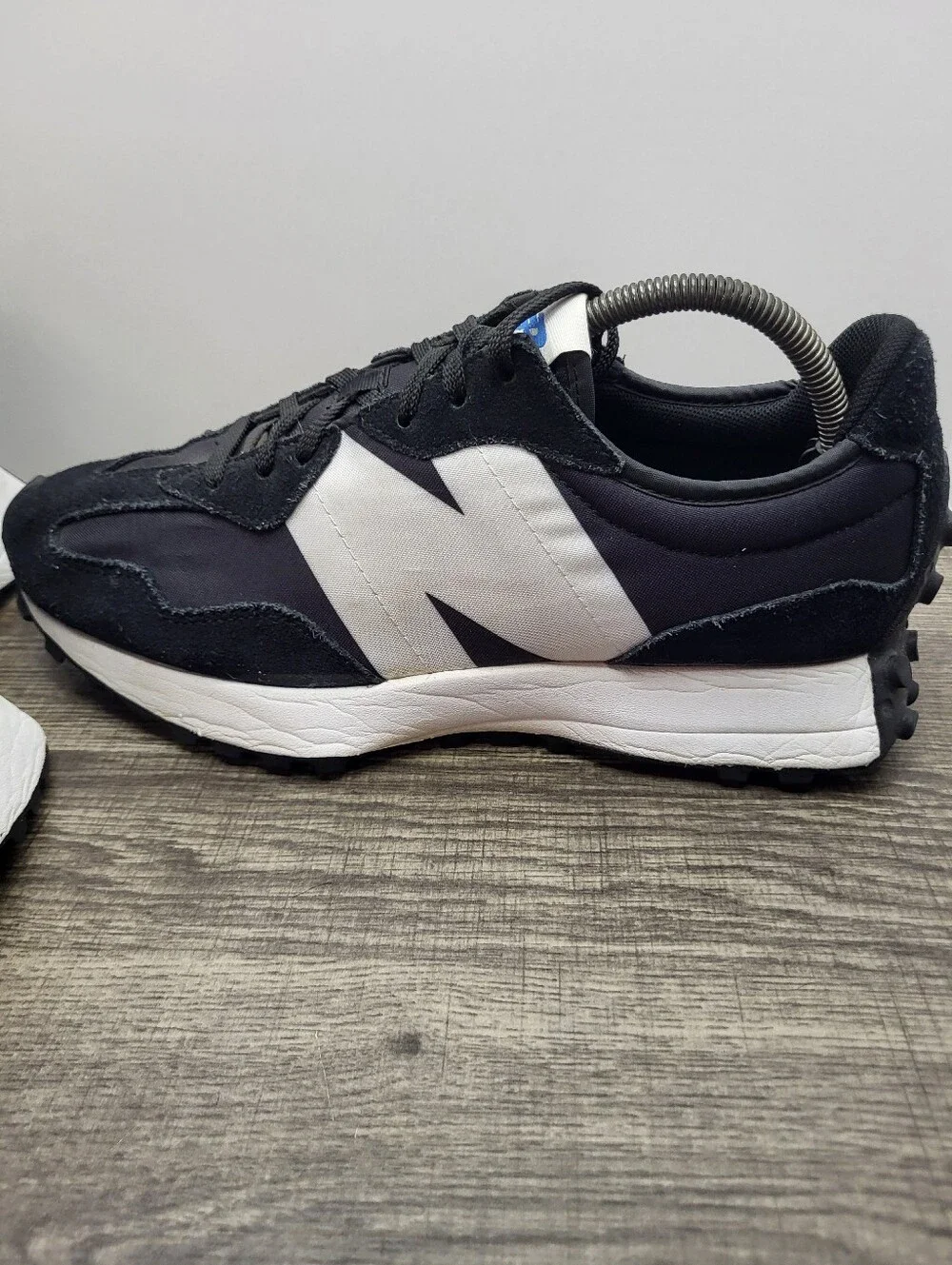 New Balance 327 Black White Lifestyle Shoe Sneakers Men's Size 9.5
